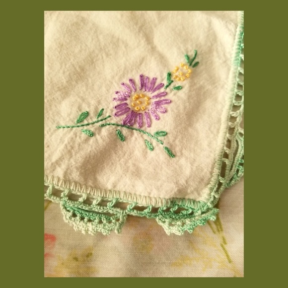 VTG 1940s 3 Hand Crochet Embroidered Antique Linen Napkins - Picture 2 of 4